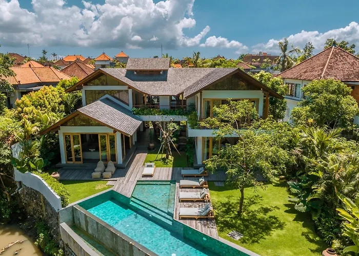 Kauh - Luxury Tropical 5br Close To Pererenan
