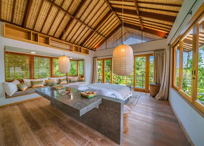 Kauh - Luxury Tropical 5br Close To Pererenan
