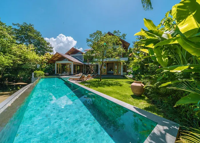 Kauh - Luxury Tropical 5br Close To Pererenan Villa *