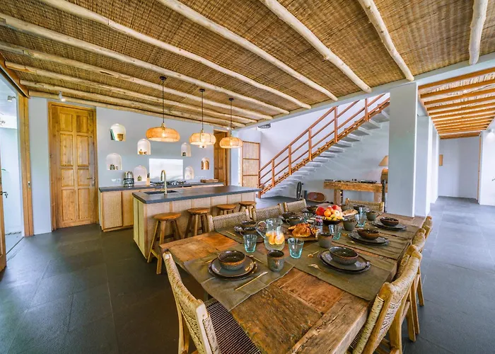 Kauh - Luxury Tropical 5br Close To Pererenan *