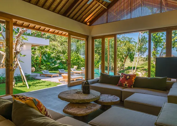 Kauh - Luxury Tropical 5br Close To Pererenan Villa