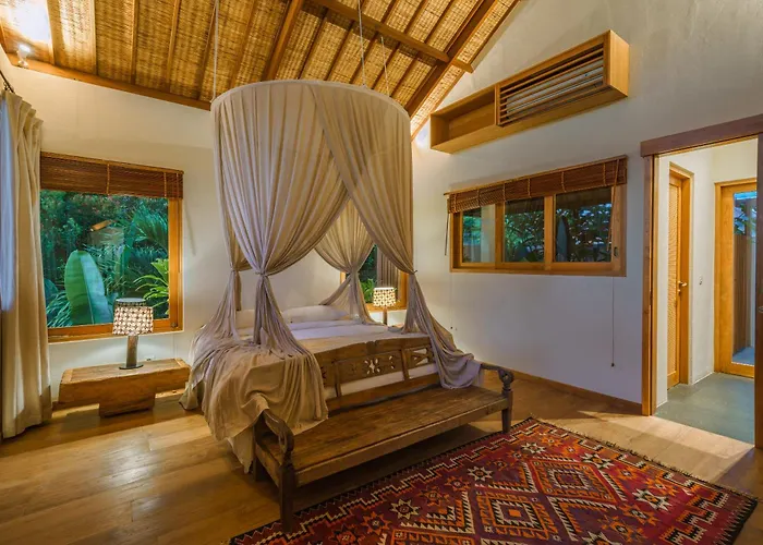 Kauh - Luxury Tropical 5br Close To Pererenan