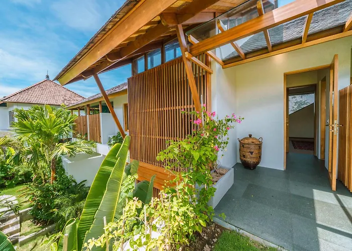 Kauh - Luxury Tropical 5br Close To Pererenan Villa *
