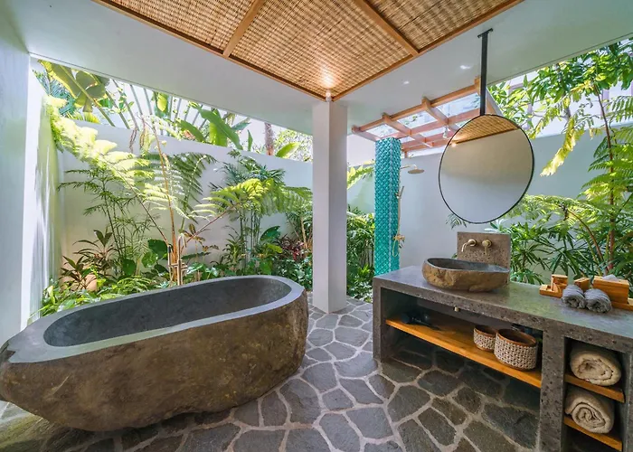 Kauh - Luxury Tropical 5br Close To Pererenan Villa Canggu (Bali)