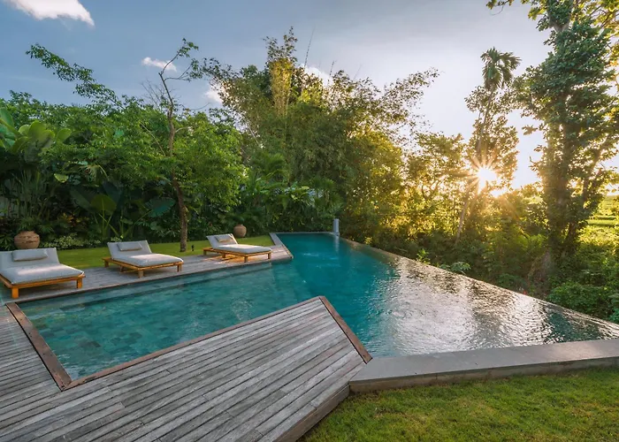 Villa Kauh - Luxury Tropical 5br Close To Pererenan Canggu (Bali)