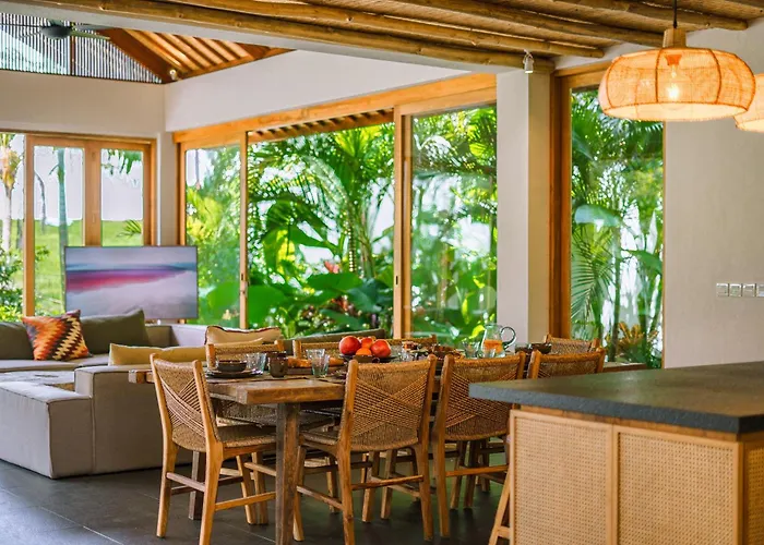 Kauh - Luxury Tropical 5br Close To Pererenan Villa *
