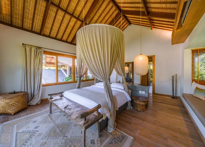 Kauh - Luxury Tropical 5br Close To Pererenan Villa Canggu (Bali)