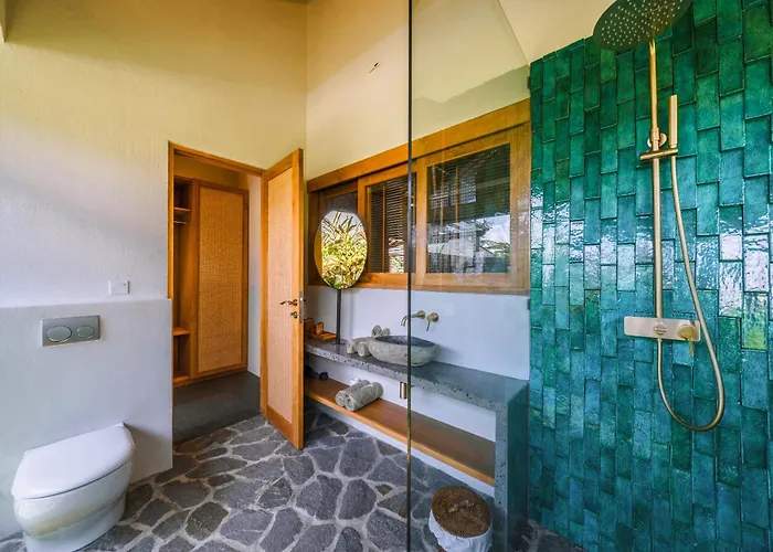 Villa Kauh - Luxury Tropical 5br Close To Pererenan Canggu (Bali)