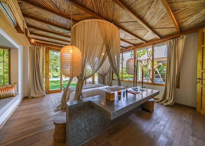 Villa Kauh - Luxury Tropical 5br Close To Pererenan *