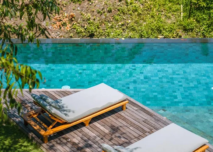 Kauh - Luxury Tropical 5br Close To Pererenan Villa