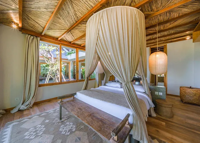 Kauh - Luxury Tropical 5br Close To Pererenan