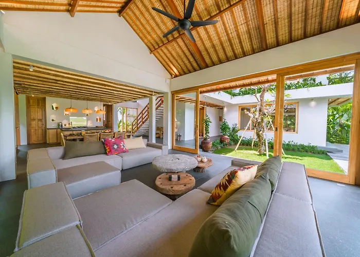 Kauh - Luxury Tropical 5br Close To Pererenan Villa