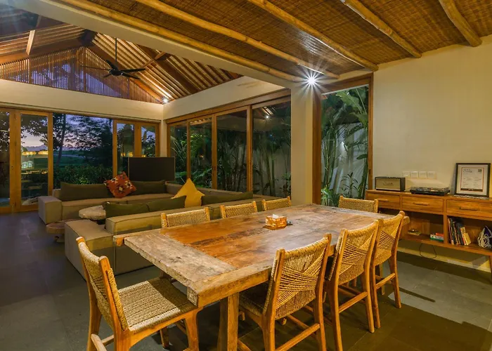 Kauh - Luxury Tropical 5br Close To Pererenan Villa *