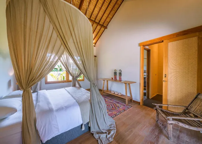 Kauh - Luxury Tropical 5br Close To Pererenan