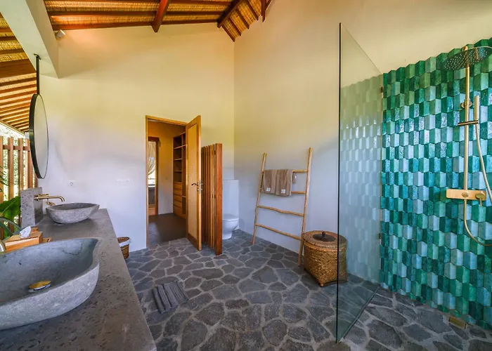 Kauh - Luxury Tropical 5br Close To Pererenan Villa Canggu (Bali)