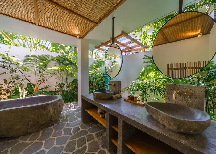 Villa Kauh - Luxury Tropical 5br Close To Pererenan Canggu (Bali)