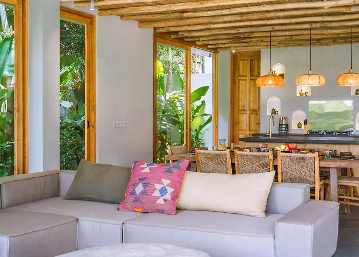 Kauh - Luxury Tropical 5br Close To Pererenan Villa Canggu (Bali)