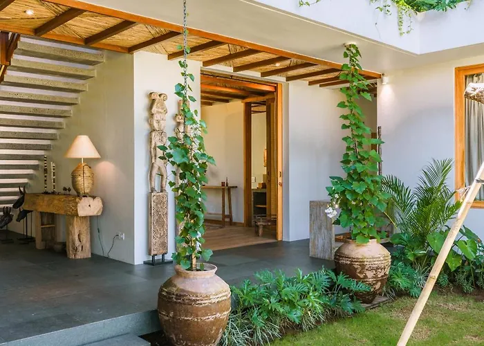 Villa Kauh - Luxury Tropical 5br Close To Pererenan