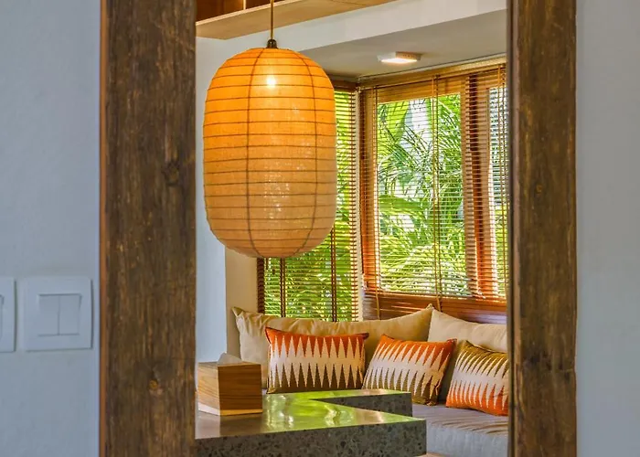 Villa Kauh - Luxury Tropical 5br Close To Pererenan *